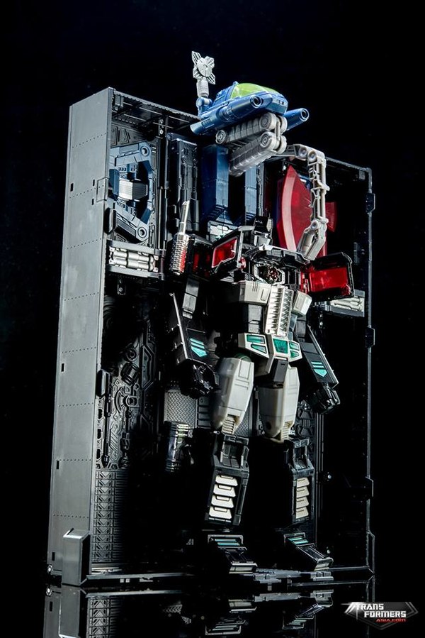 Asia Exclusive Masterpiece Shattered Glass Optimus New Official Photos 12 (12 of 14)